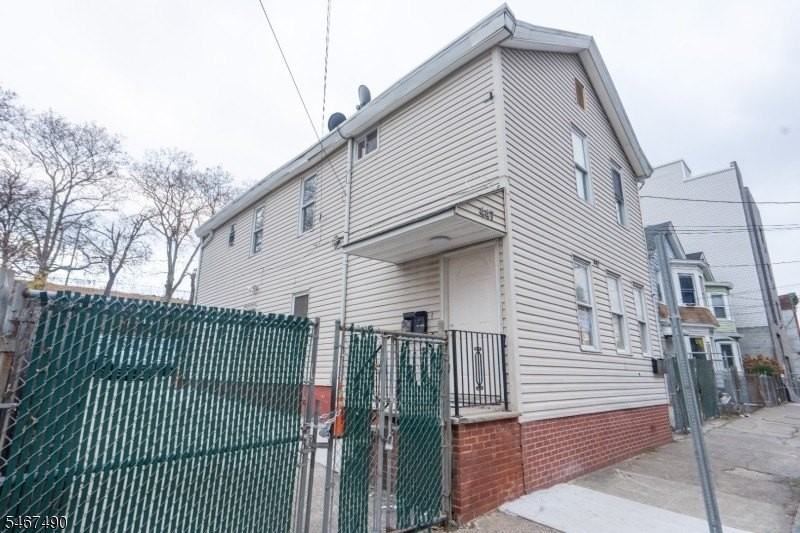 445 Summer St - Photo 2 of 12