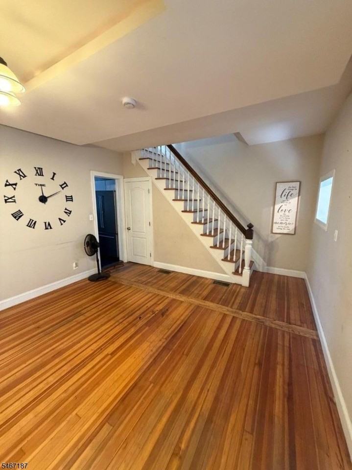 643 S Park St - Photo 2 of 20