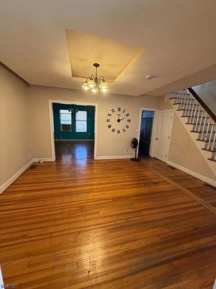 643 S Park St - Photo 3 of 20