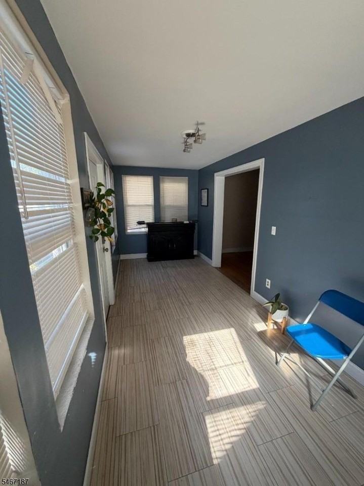 643 S Park St - Photo 5 of 20