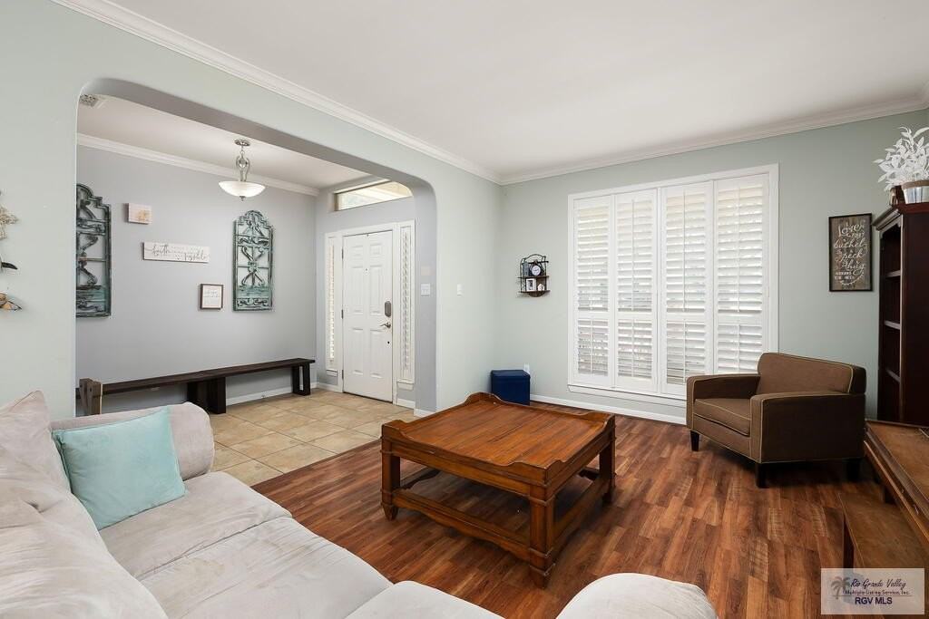 2612 York Ave - Photo 2 of 15
