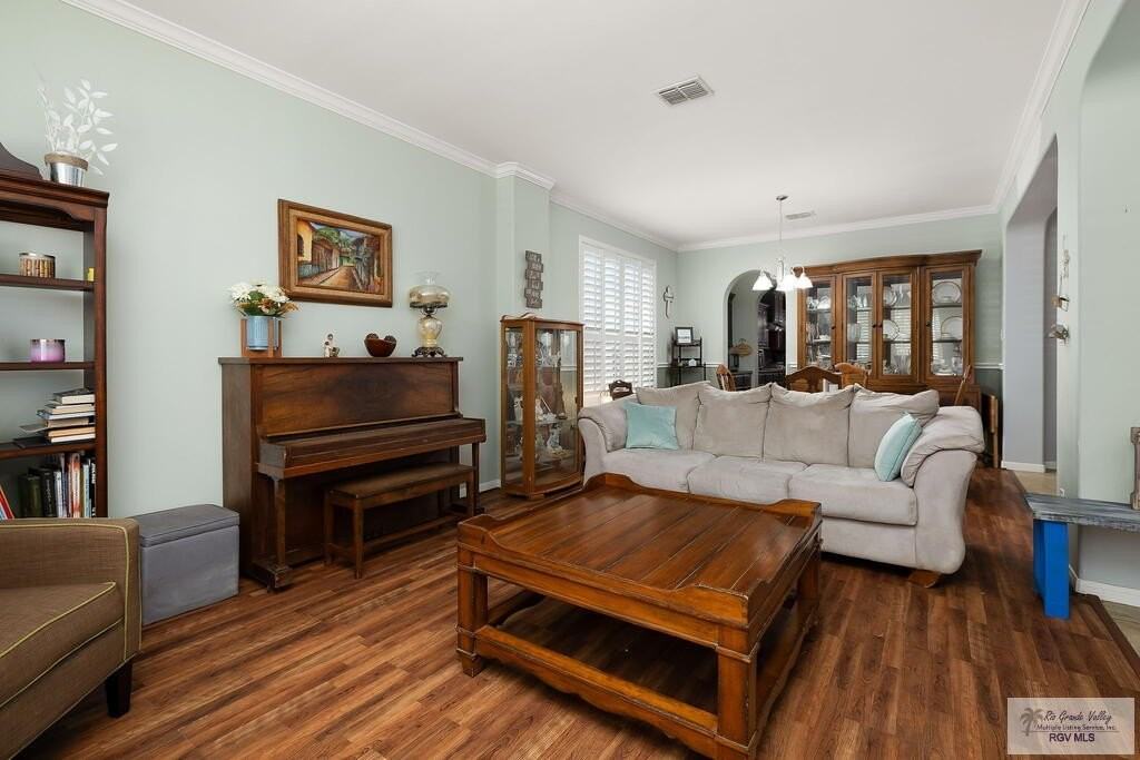 2612 York Ave - Photo 3 of 15