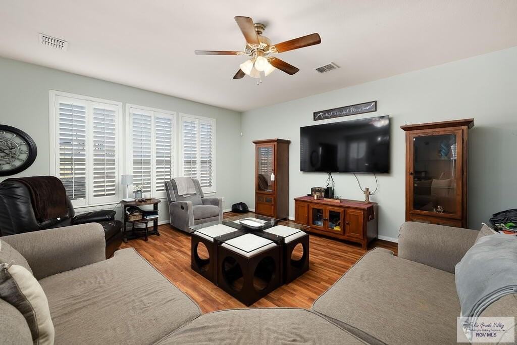 2612 York Ave - Photo 5 of 15