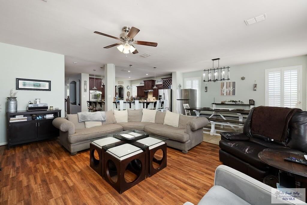 2612 York Ave - Photo 6 of 15
