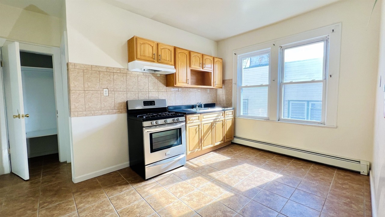 333 E 22nd St #3
