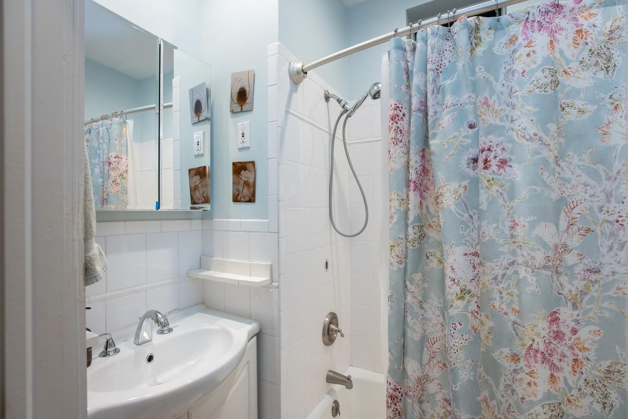 1114 Hudson St #2 - Photo 5 of 15