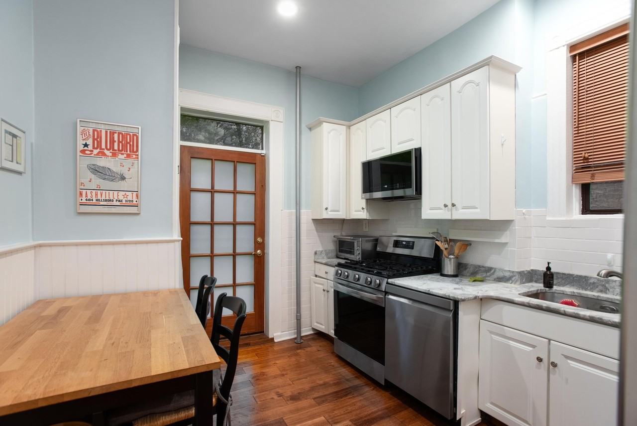 1114 Hudson St #2 - Photo 6 of 15
