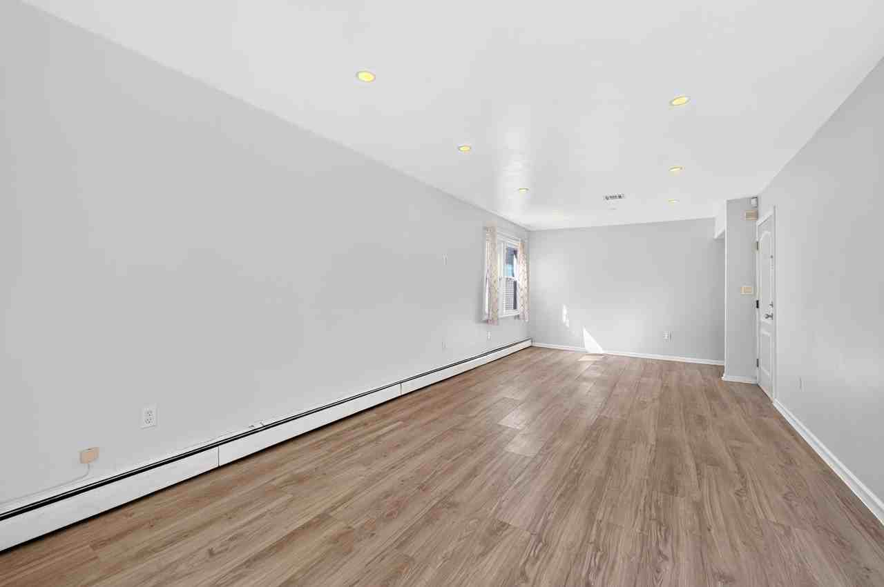 1101 Summit Ave #2 - Photo 5 of 21