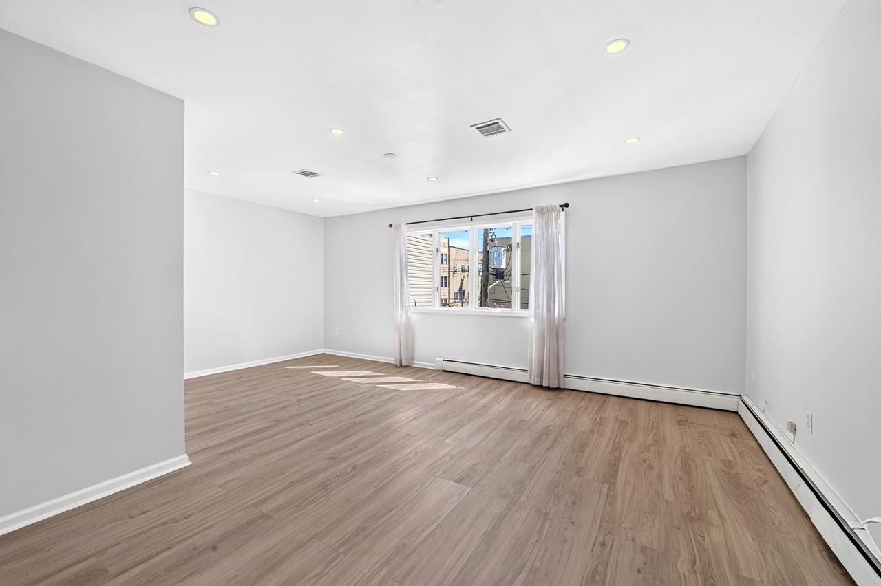 1101 Summit Ave #2 - Photo 6 of 21