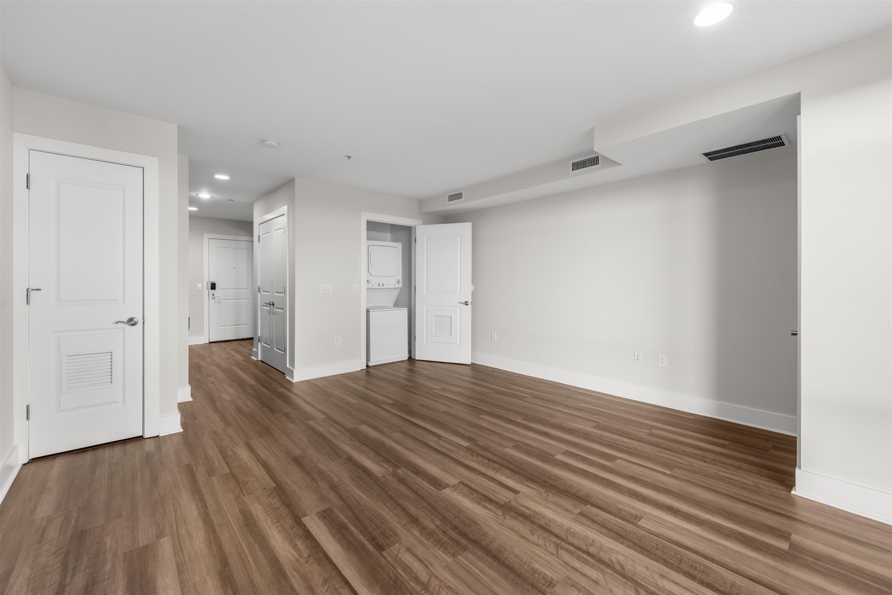 1040 Kennedy Blvd #403 - Photo 6 of 39