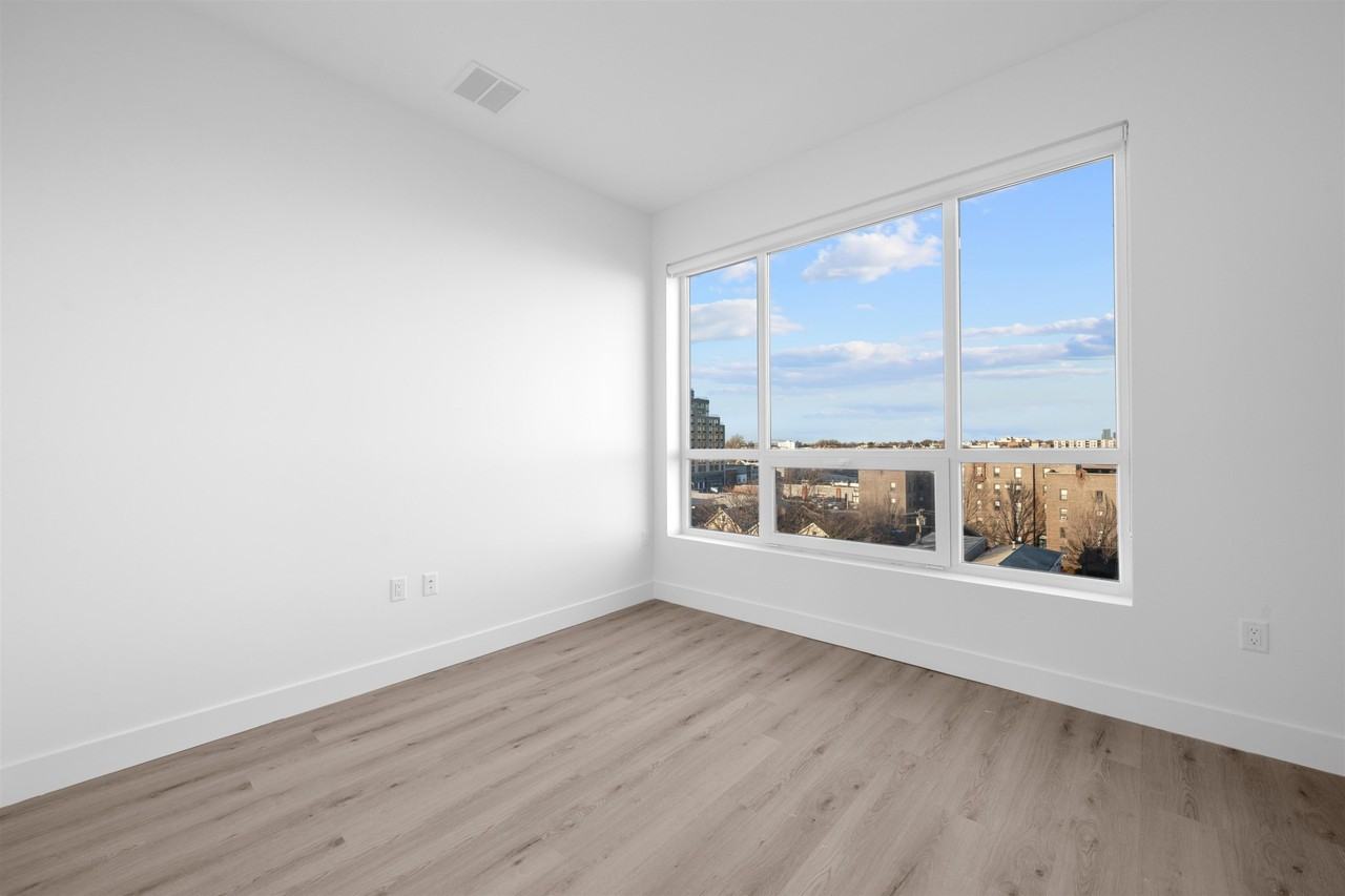 17 Avenue E #303 - Photo 5 of 19