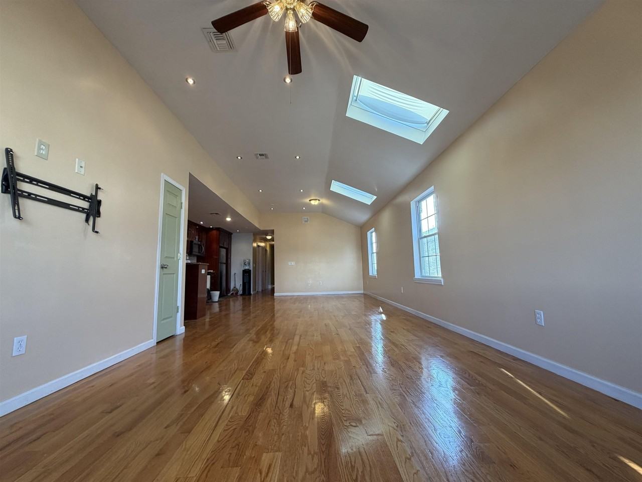 193 Stevens Ave #2 - Photo 4 of 16