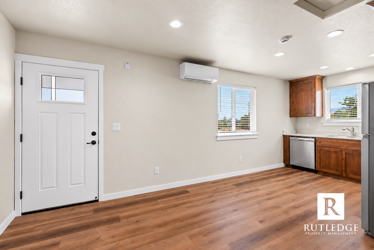 1103 Annalise St - Photo 2 of 6