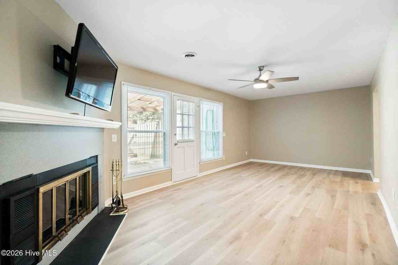 4927 Marlin Ct - Photo 2 of 19