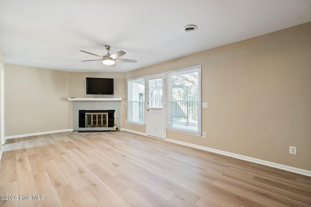 4927 Marlin Ct - Photo 3 of 19