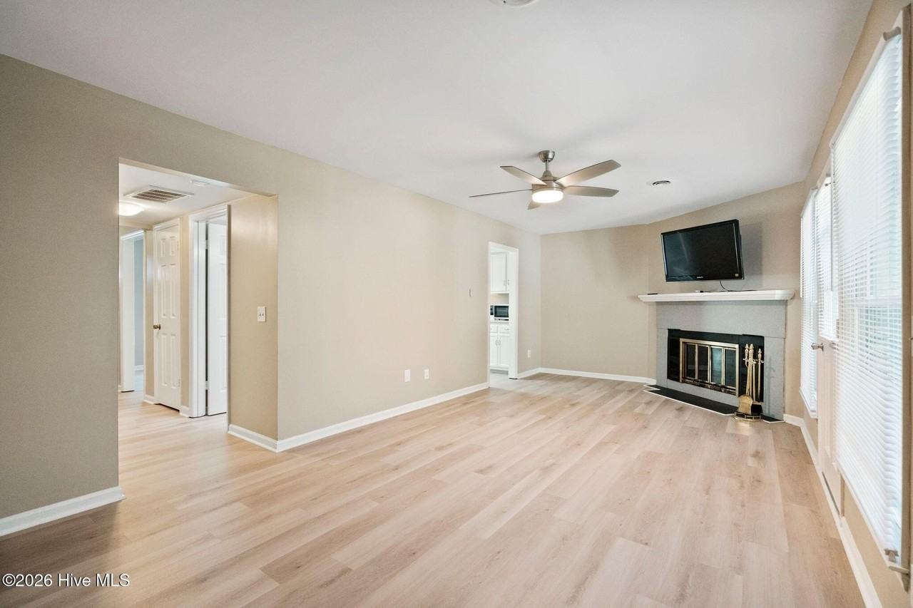4927 Marlin Ct - Photo 4 of 19