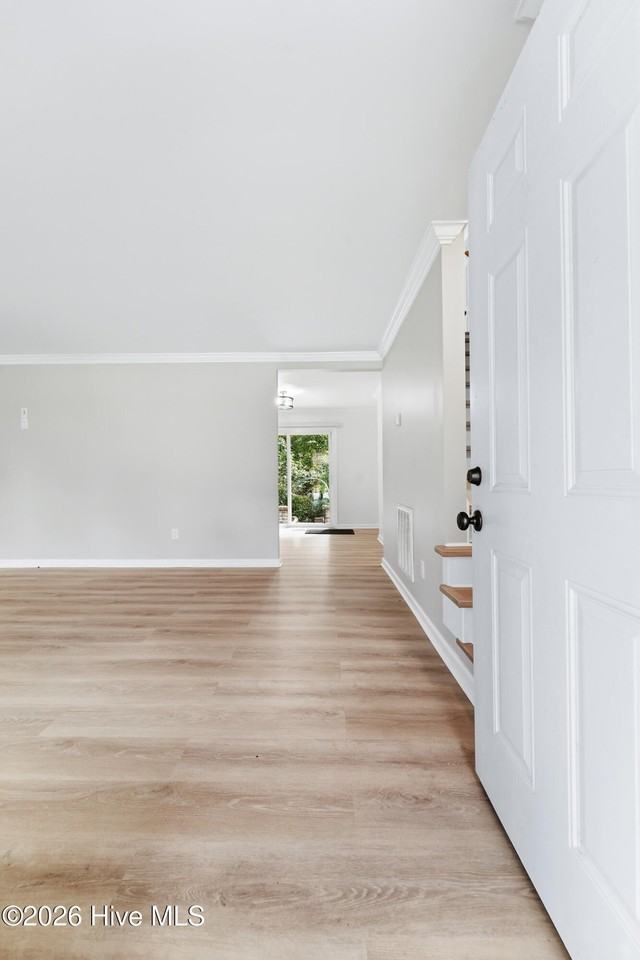 104 King Richard Ct - Photo 2 of 44