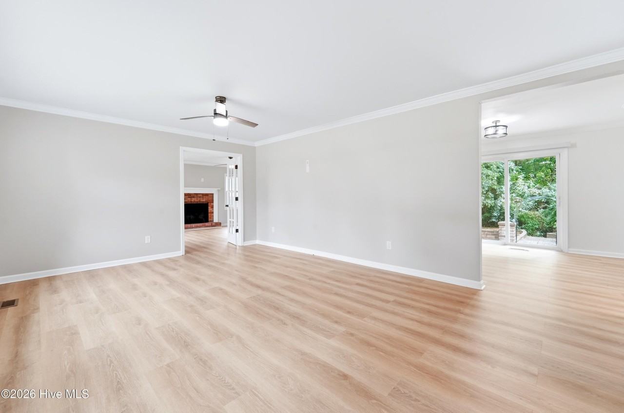 104 King Richard Ct - Photo 3 of 44