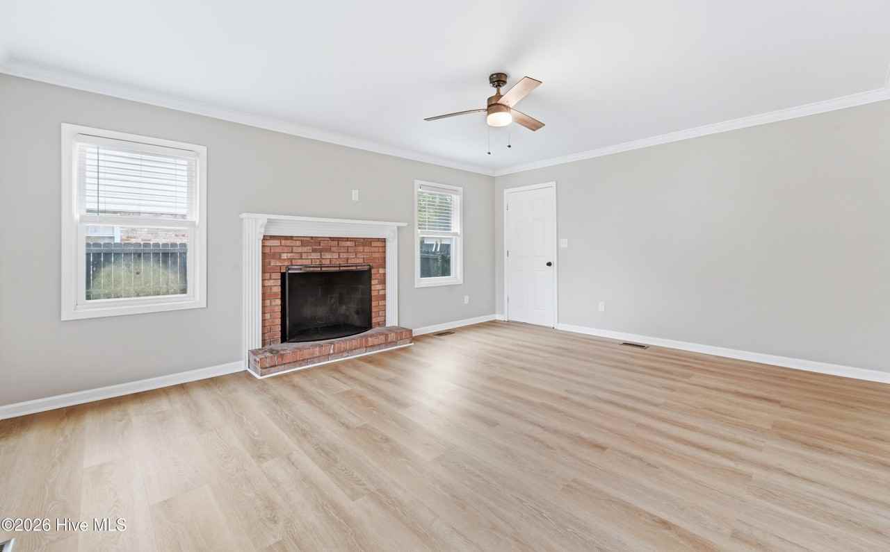 104 King Richard Ct - Photo 5 of 44