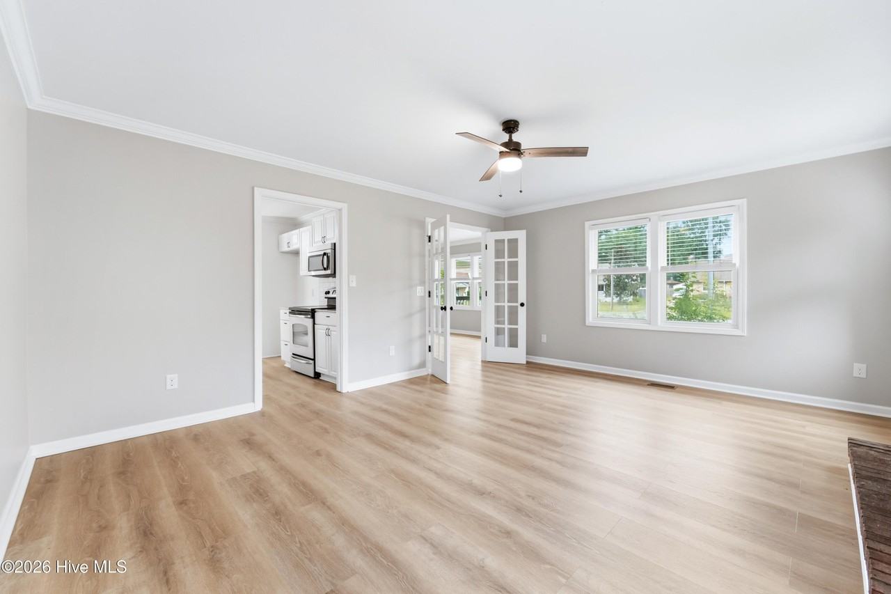 104 King Richard Ct - Photo 6 of 44