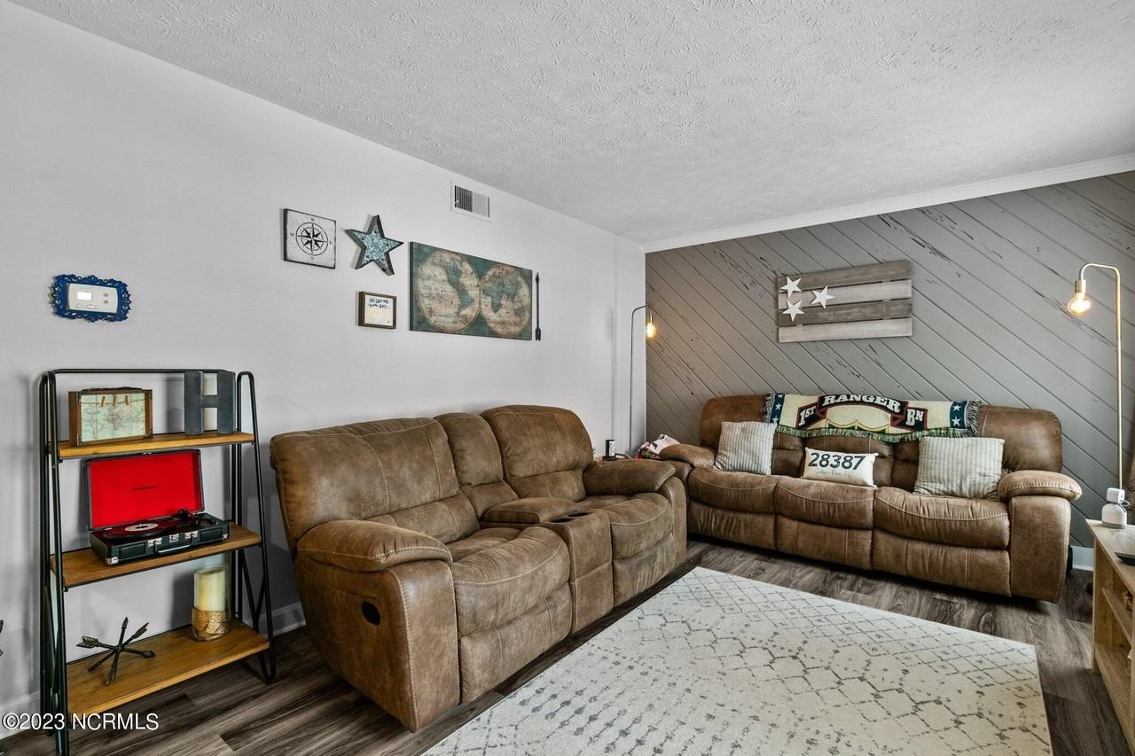 475 N Ashe St - Photo 5 of 26