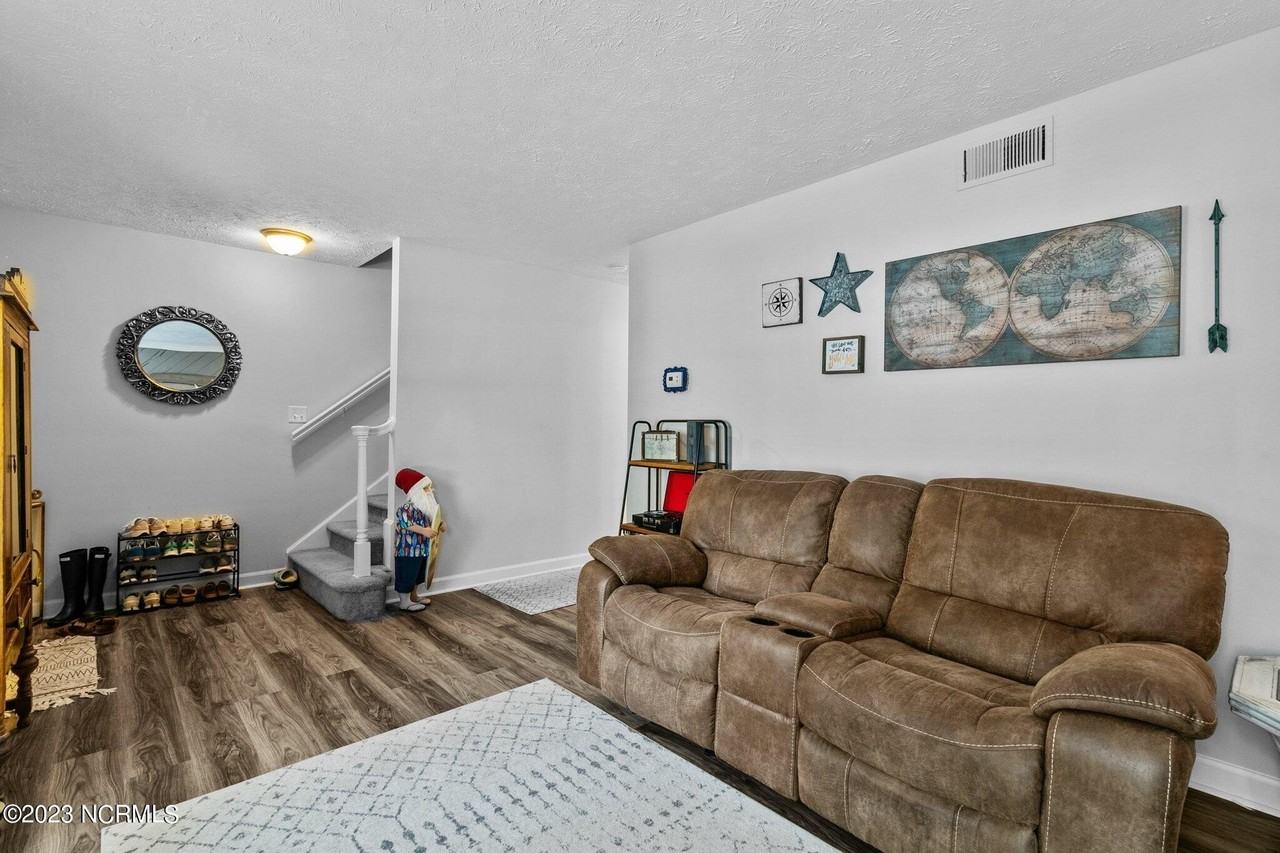 475 N Ashe St - Photo 7 of 26