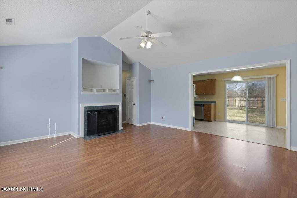 1302 Davis St - Photo 3 of 22