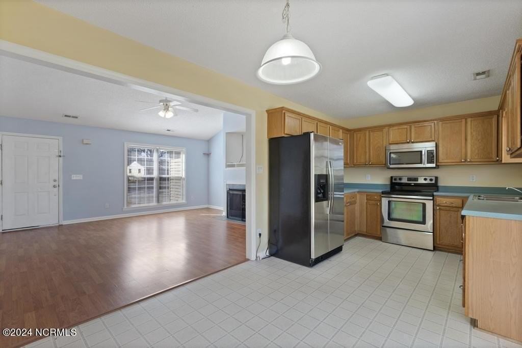 1302 Davis St - Photo 5 of 22