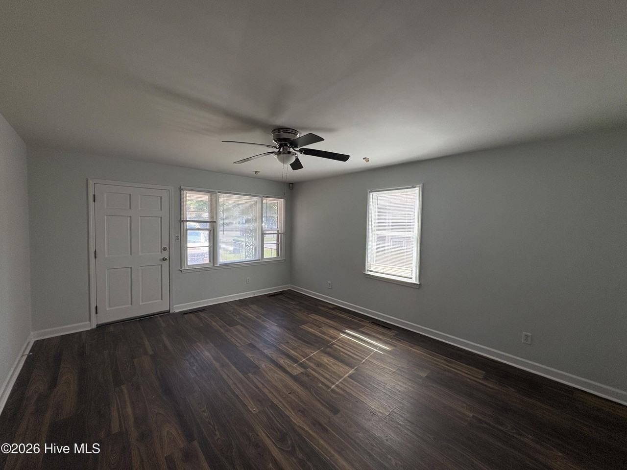 833 Kennedy Ave - Photo 2 of 7