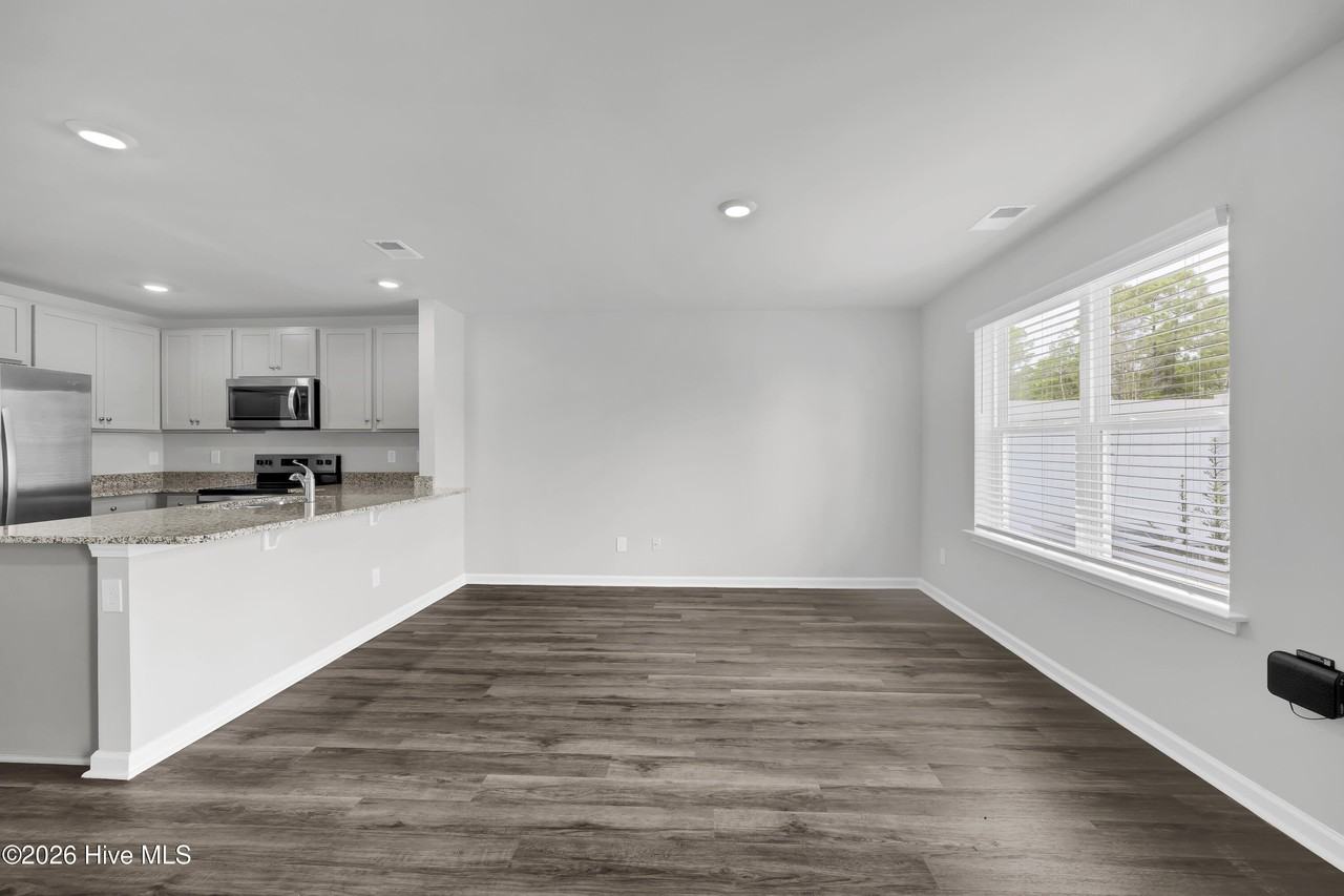 3178 Lobelia Ln - Photo 6 of 33