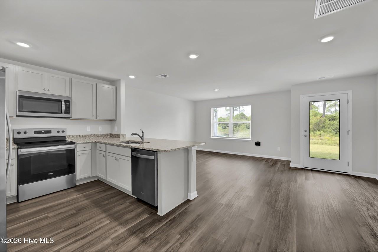 3178 Lobelia Ln - Photo 7 of 33