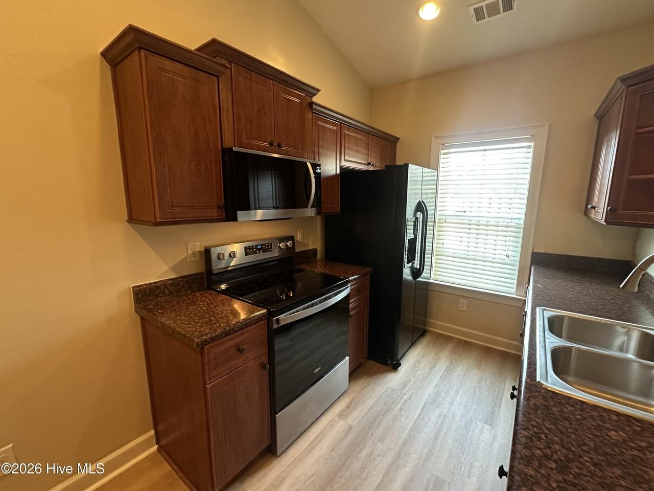 112 York Way - Photo 5 of 17