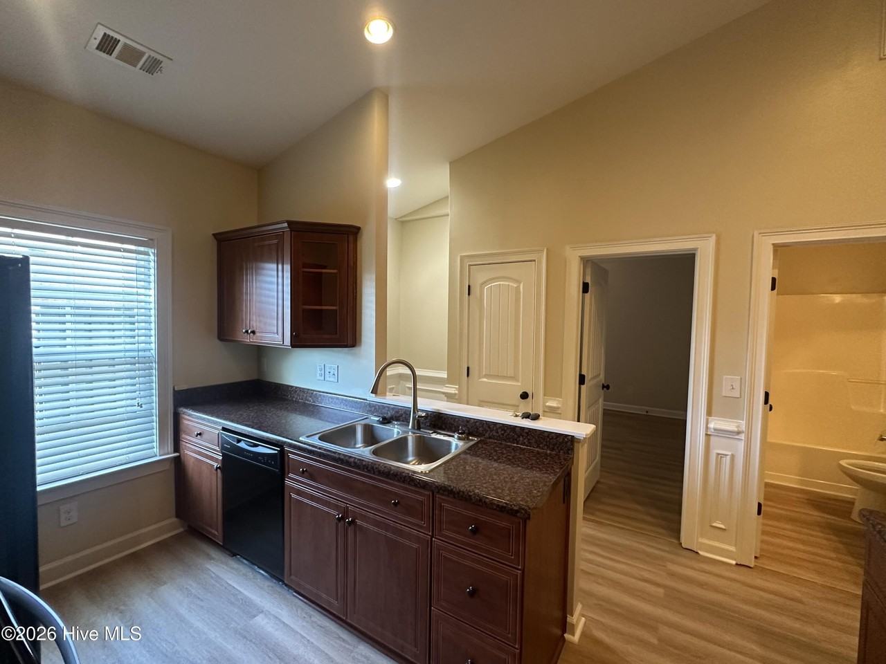 112 York Way - Photo 6 of 17