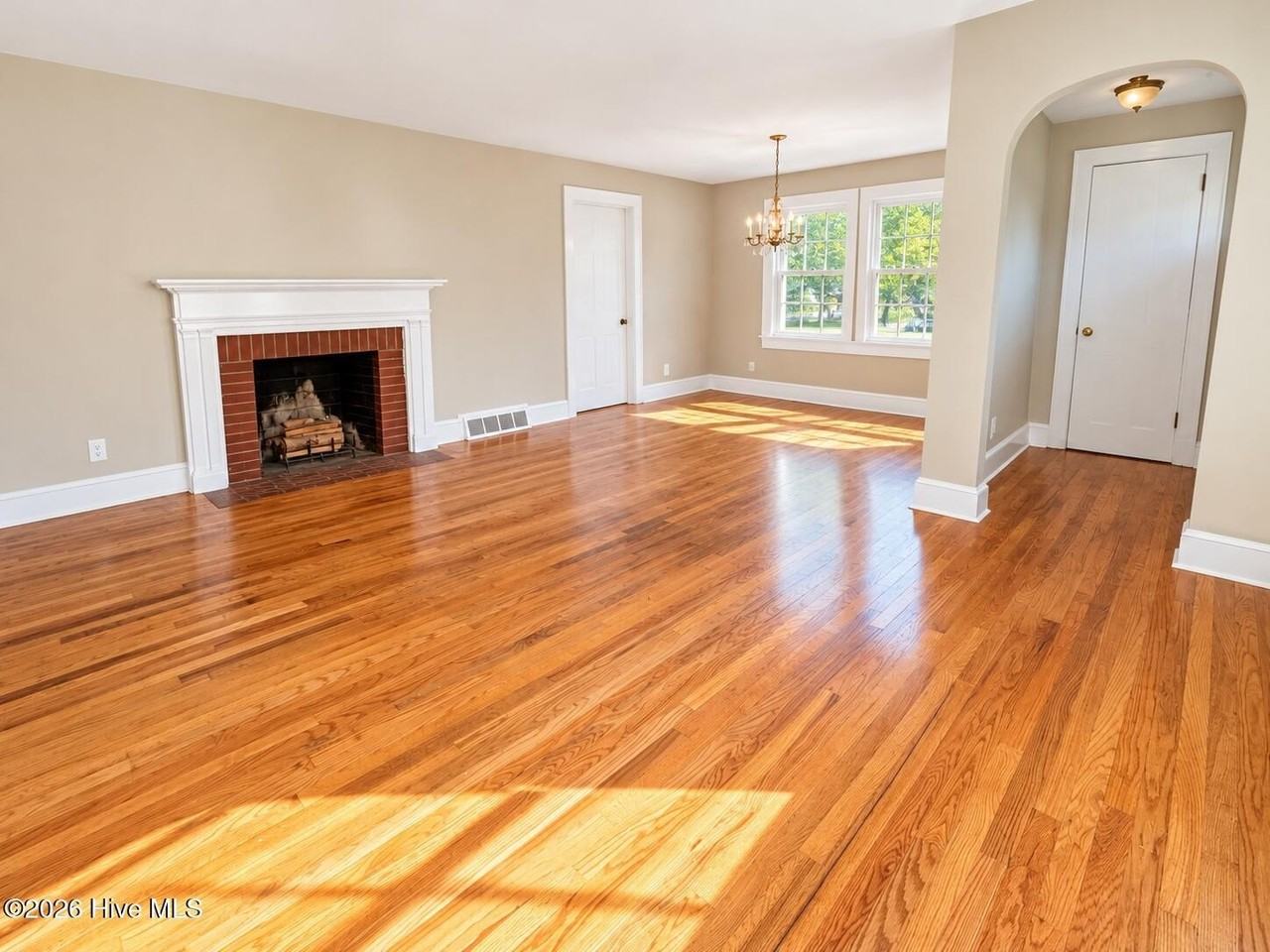 2411 Slay Dr - Photo 4 of 23