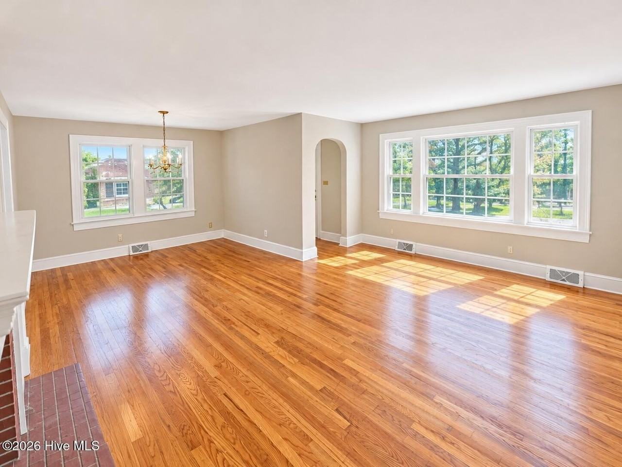 2411 Slay Dr - Photo 6 of 23