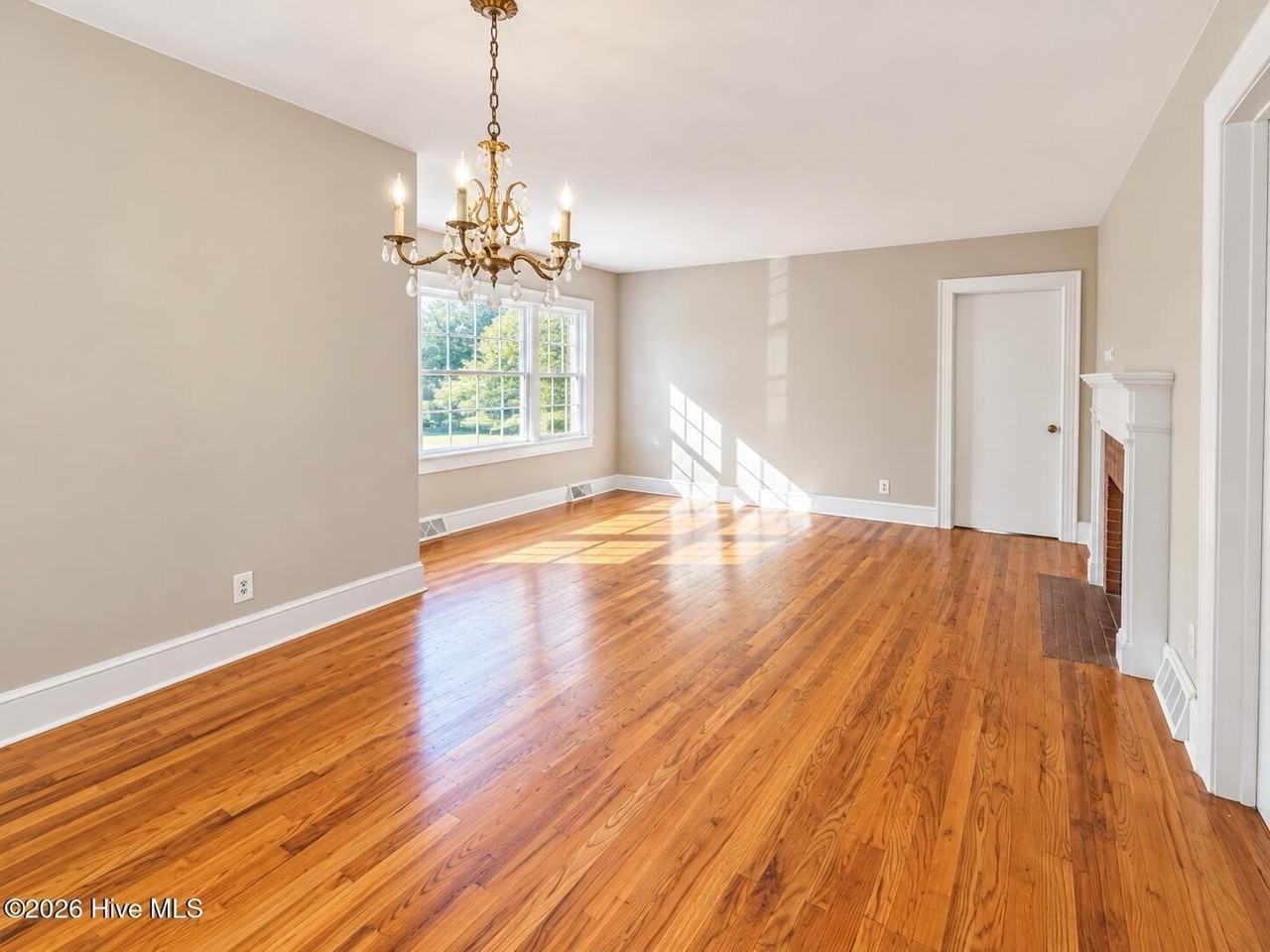 2411 Slay Dr - Photo 7 of 23