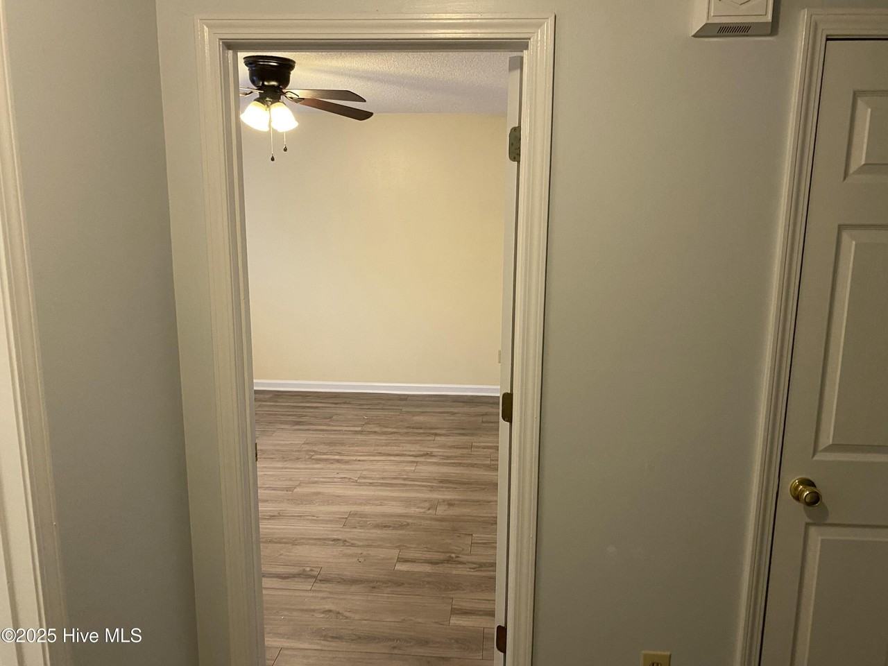 5142 Lampost Cir - Photo 3 of 30