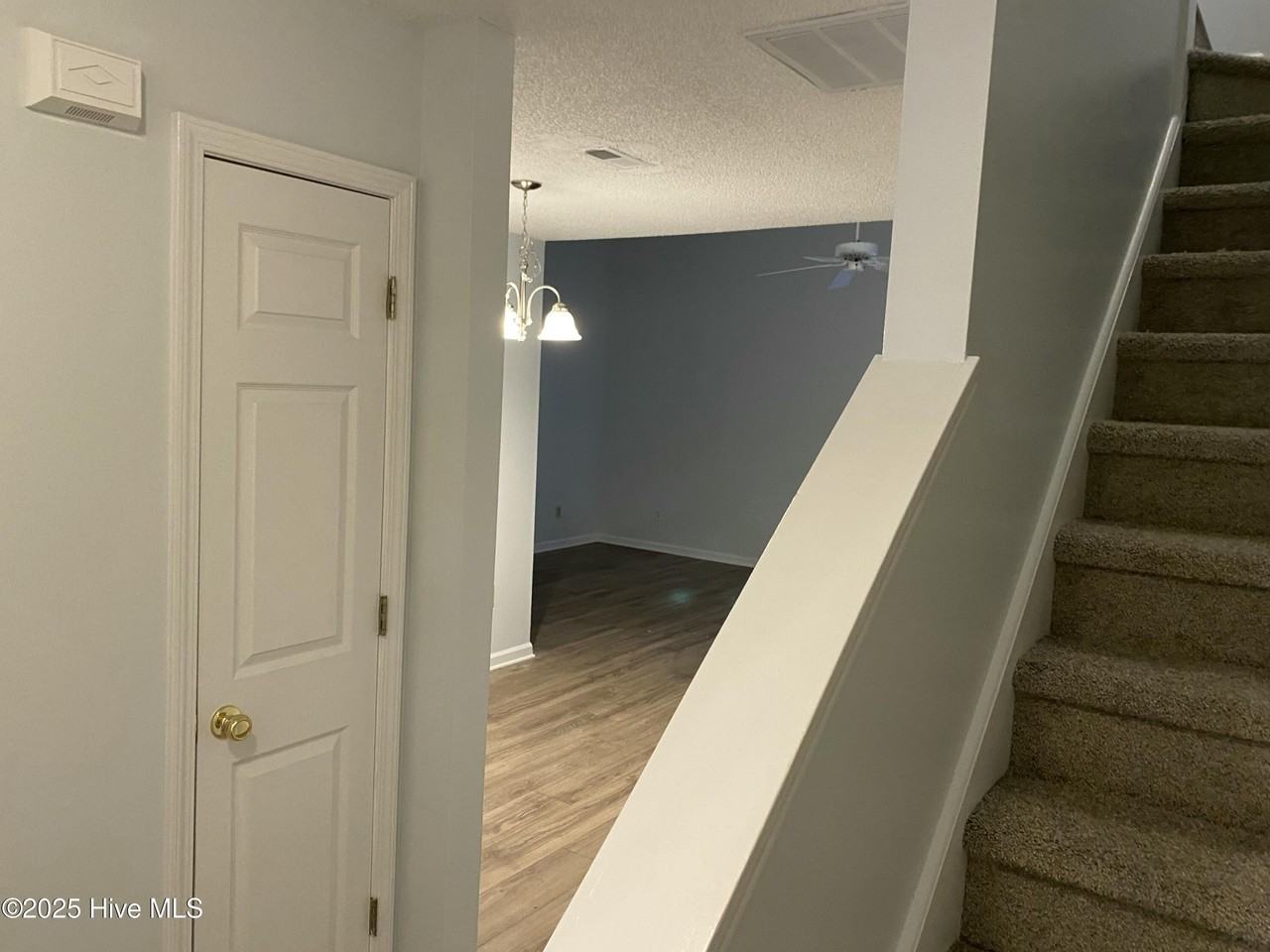 5142 Lampost Cir - Photo 4 of 30