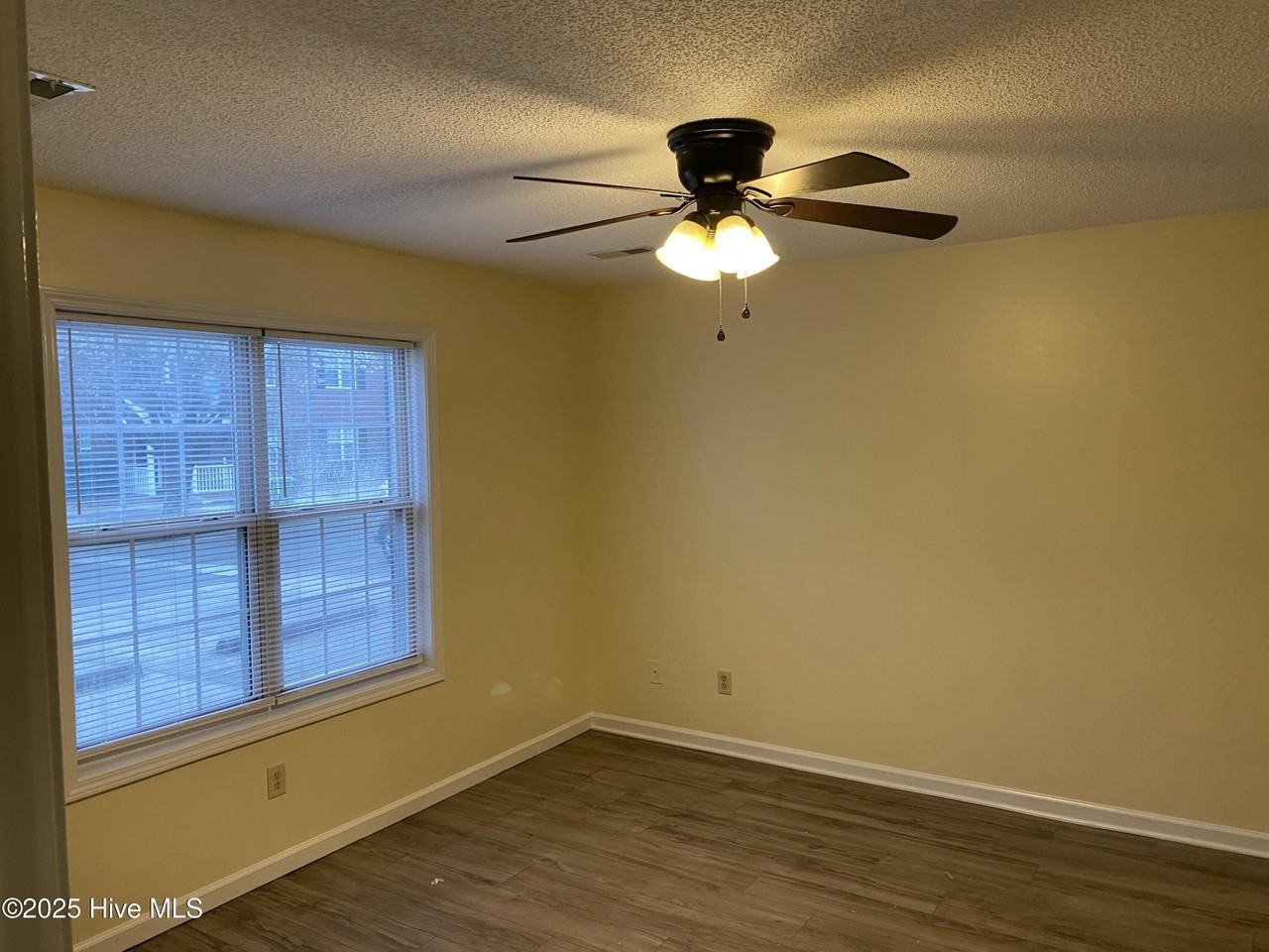 5142 Lampost Cir - Photo 5 of 30