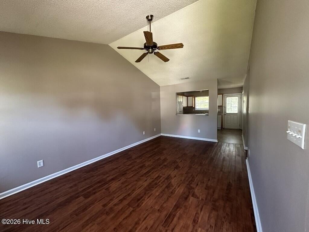 204 Live Oak Ct - Photo 2 of 10