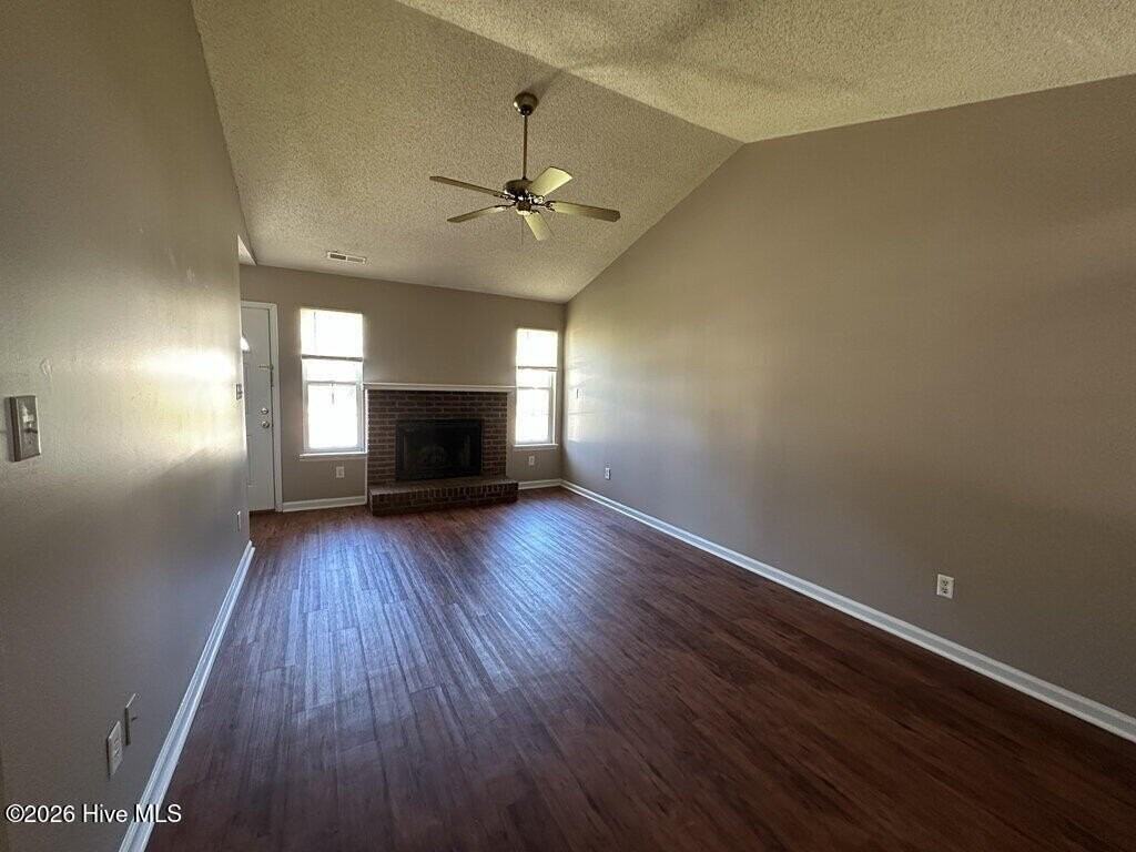204 Live Oak Ct - Photo 3 of 10