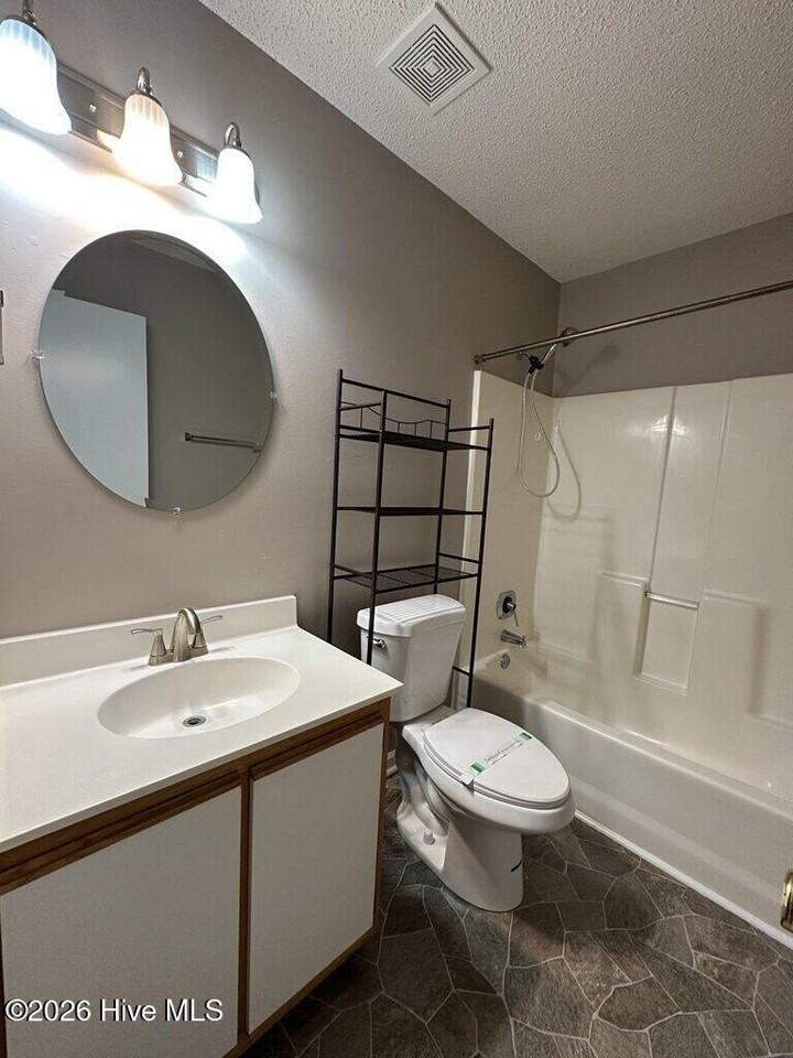 204 Live Oak Ct - Photo 6 of 10