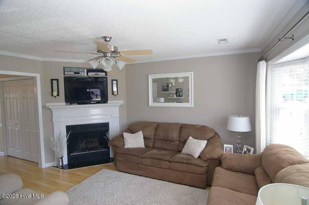 220 Lake Rd #B - Photo 2 of 15