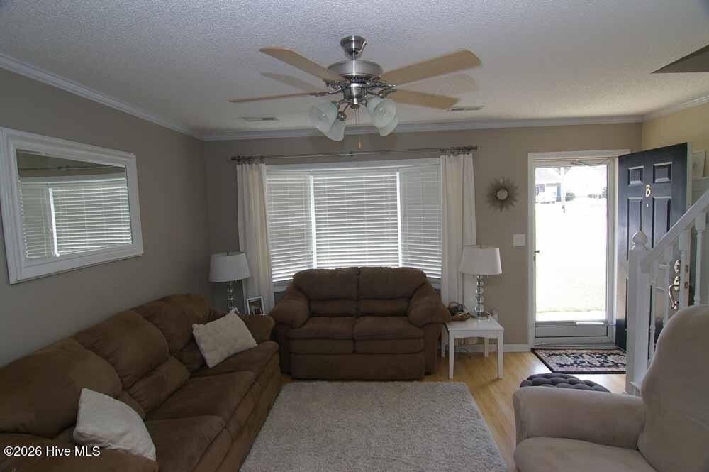 220 Lake Rd #B - Photo 3 of 15