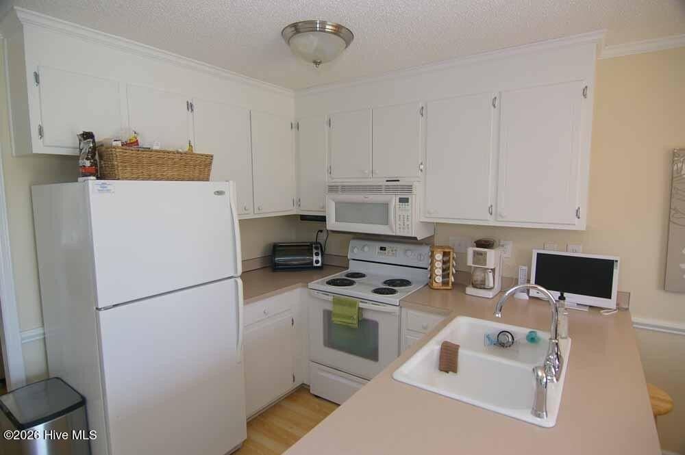 220 Lake Rd #B - Photo 4 of 15