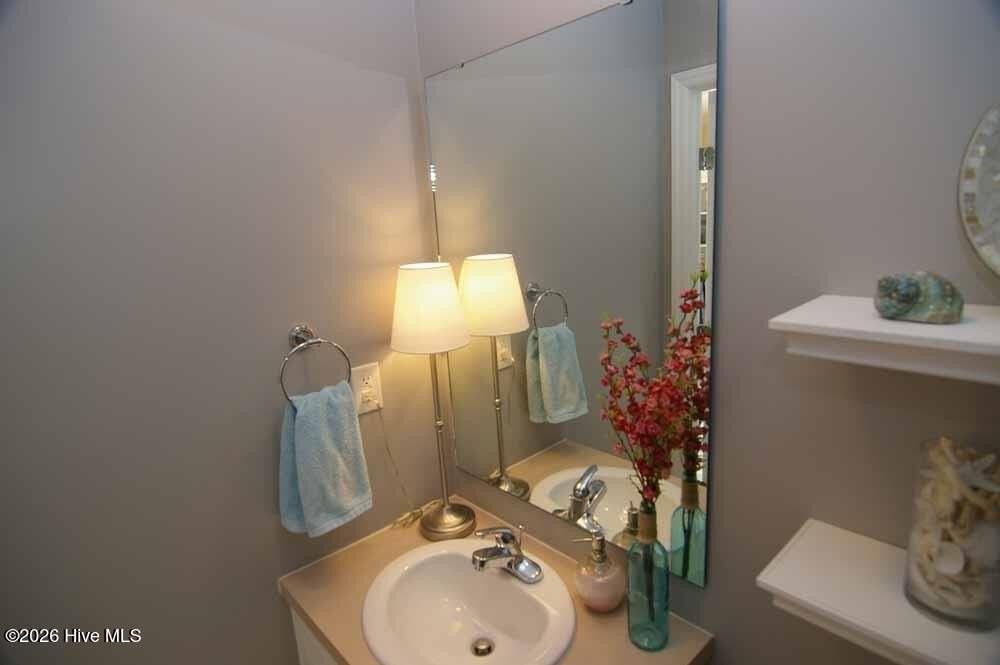 220 Lake Rd #B - Photo 6 of 15