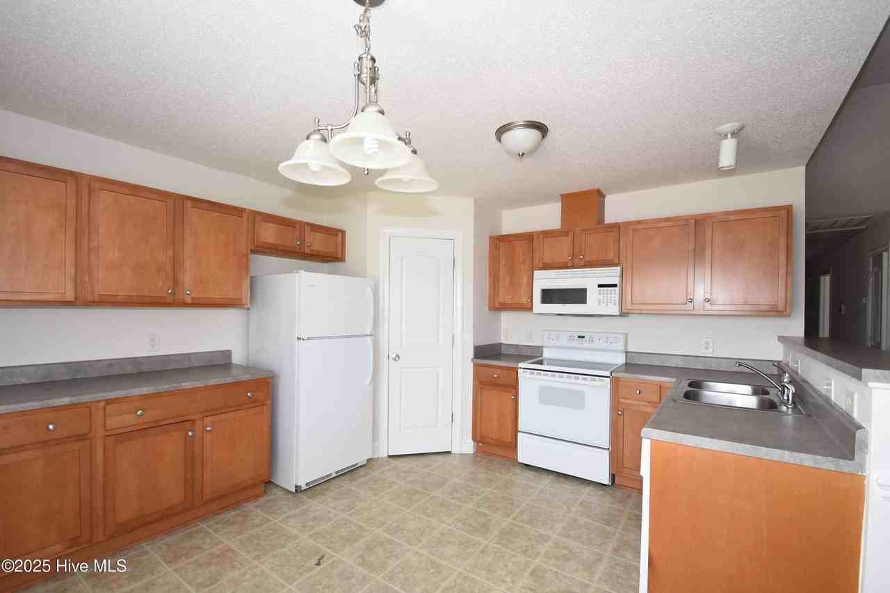 2608 Saddleback Dr #A - Photo 4 of 18