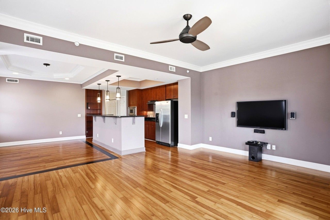 124 Walnut St #302 - Photo 4 of 50