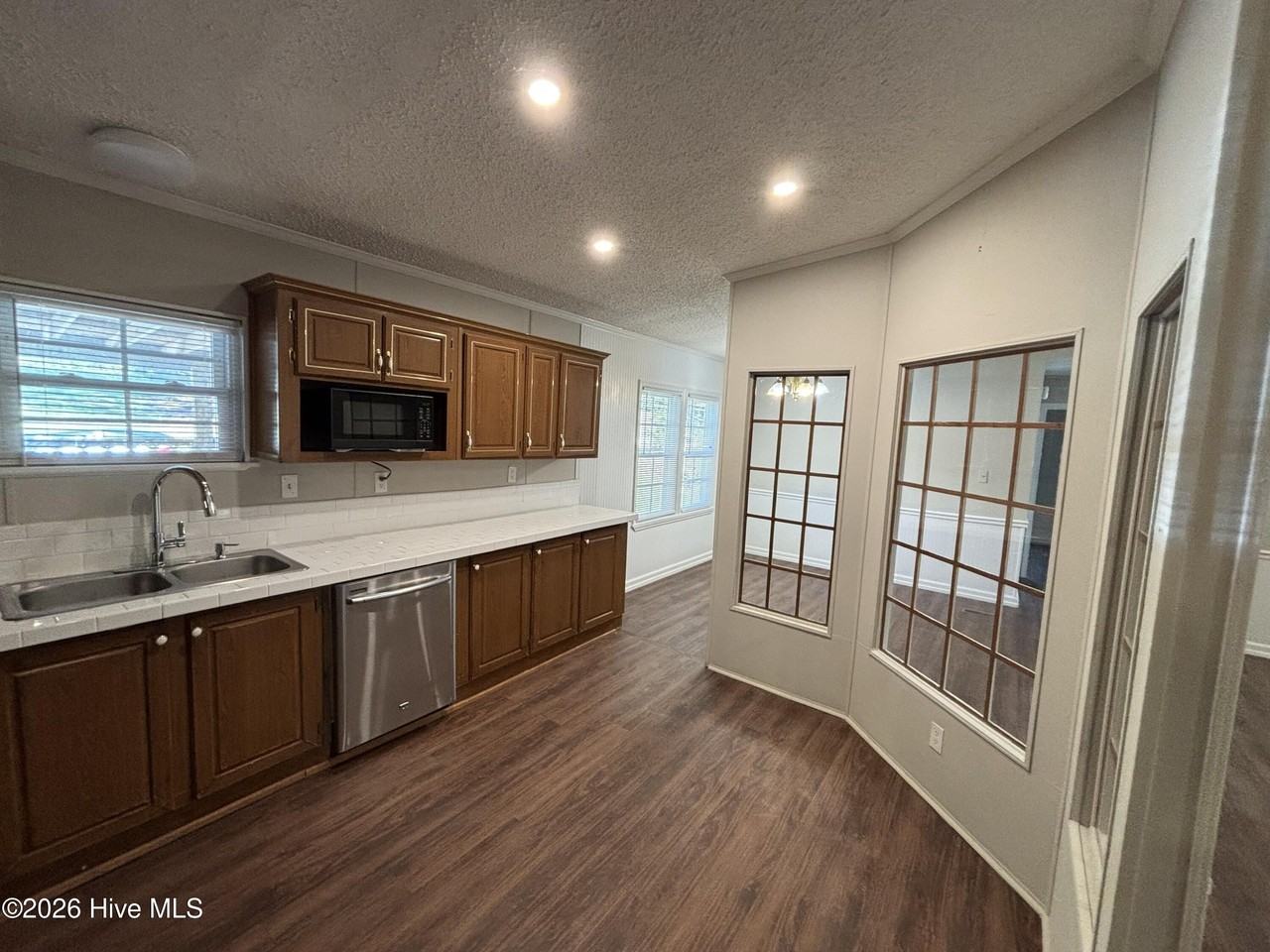 1640 Oakwood Rd #B - Photo 4 of 18