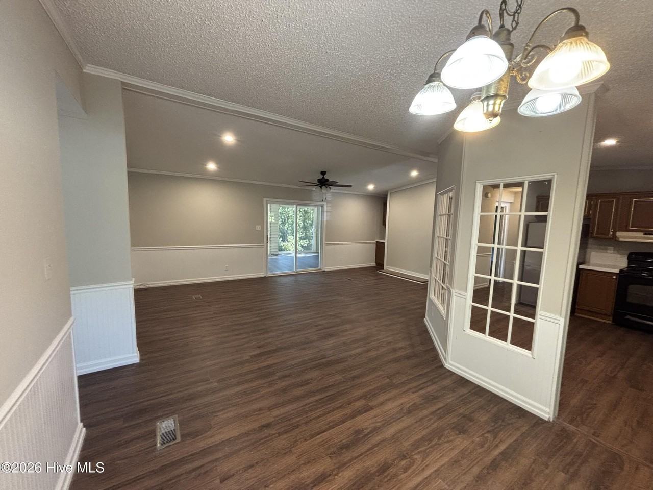 1640 Oakwood Rd #B - Photo 5 of 18